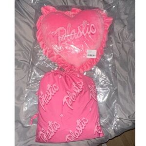Dolls Kill Diva Dynasty Heart Pillow and Sheet Set